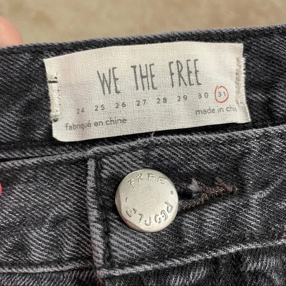 Free People Soft & Relaxed Cut Off Denim Shorts Black size 31 - Picture 4 of 8